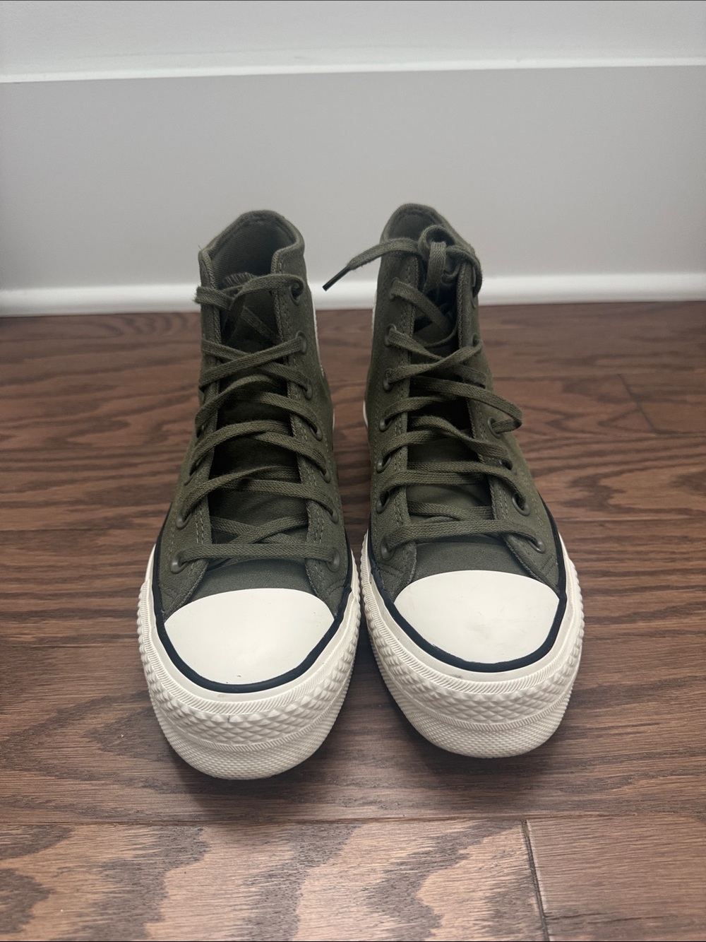 Women’s Platform Converse Sneakers